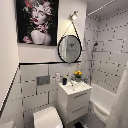Unitapartaments Short Rent In By Metro Station Rondo Onz With 3bedrooms 23 Daire Varşova
