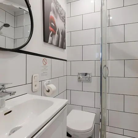 Appartement Unitapartments Rondo Onz 3-pokojowe W Centrum Warszawy 1-8 Osob Parking Metro Wifi Winda *