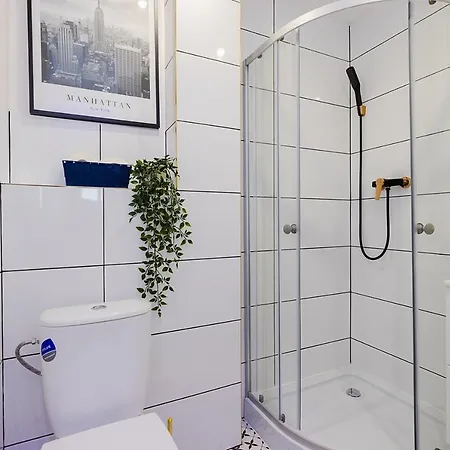 Unitapartments Rondo Onz 3-pokojowe W Centrum Warszawy 1-8 Osob Parking Metro Wifi Winda Lägenhet