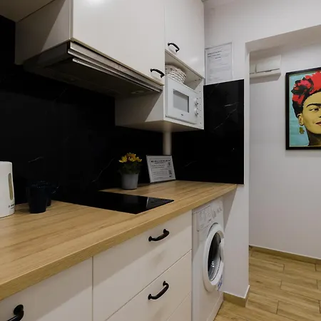 Unitapartments Rondo Onz 3-pokojowe W Centrum Warszawy 1-8 Osob Parking Metro Wifi Winda Lägenhet *