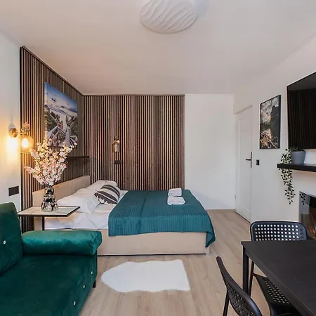 Lägenhet Unitapartments Rondo Onz 3-pokojowe W Centrum Warszawy 1-8 Osob Parking Metro Wifi Winda