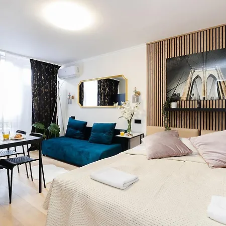 Unitapartments Rondo Onz 3-pokojowe W Centrum Warszawy 1-8 Osob Parking Metro Wifi Winda Lägenhet