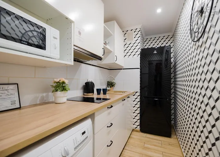 Unitapartments Rondo Onz 3-pokojowe W Centrum Warszawy 1-8 Osob Parking Metro Wifi Winda شقة