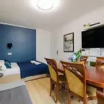 Διαμέρισμα Unitapartments Rondo Onz 3-pokojowe W Centrum Warszawy 1-8 Osob Parking Metro Wifi Winda *