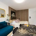 Apartment Unitapartments Rondo Onz 3-pokojowe W Centrum Warszawy 1-8 Osob Parking Metro Wifi Winda