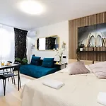 Unitapartments Rondo Onz 3-pokojowe W Centrum Warszawy 1-8 Osob Parking Metro Wifi Winda Apartment